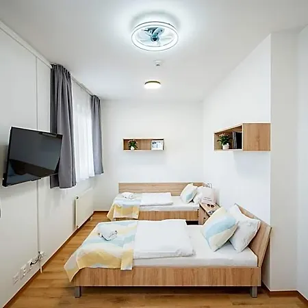 University Hotel 2*