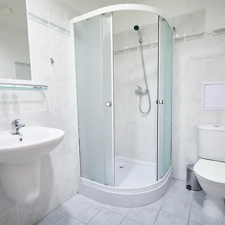 University Hotel מלון 2*