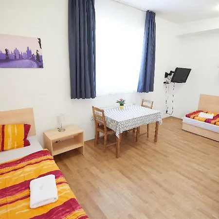 University Hotel מלון פראג